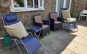 Home From Home Single Or Double Room Netflix Or Virgin Tv Wifi & Free Parking