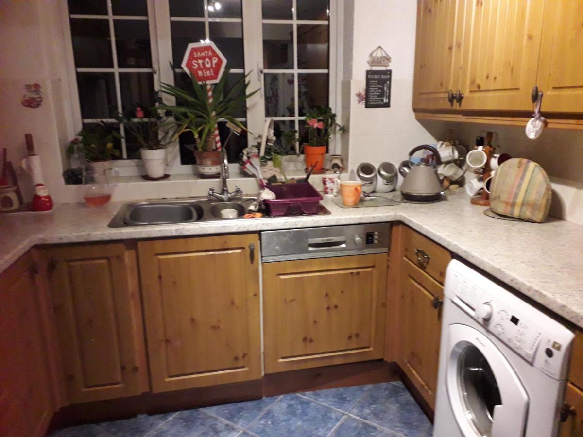Home From Home Single Or Double Room Netflix Or Virgin Tv Wifi & Free Parking Poole Exterior photo