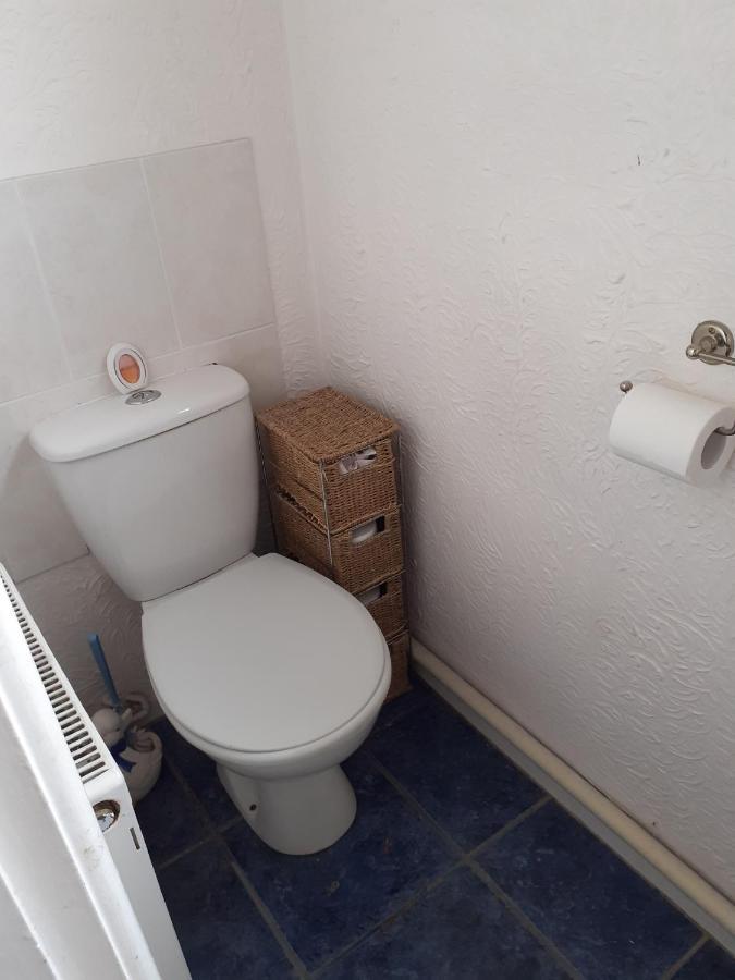 Home From Home Single Or Double Room Netflix Or Virgin Tv Wifi & Free Parking Poole Exterior photo