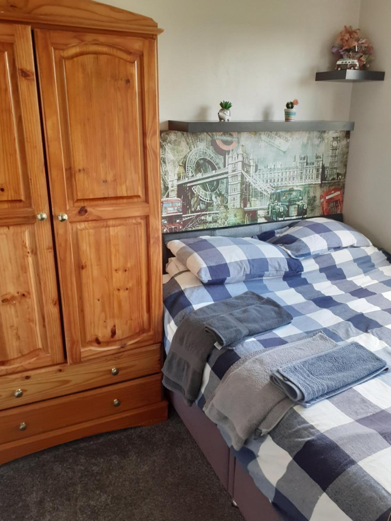 Home From Home Single Or Double Room Netflix Or Virgin Tv Wifi & Free Parking Poole Exterior photo